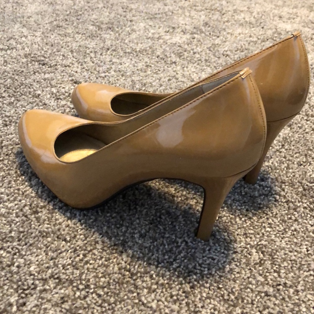 Heels - Picture 2 of 3